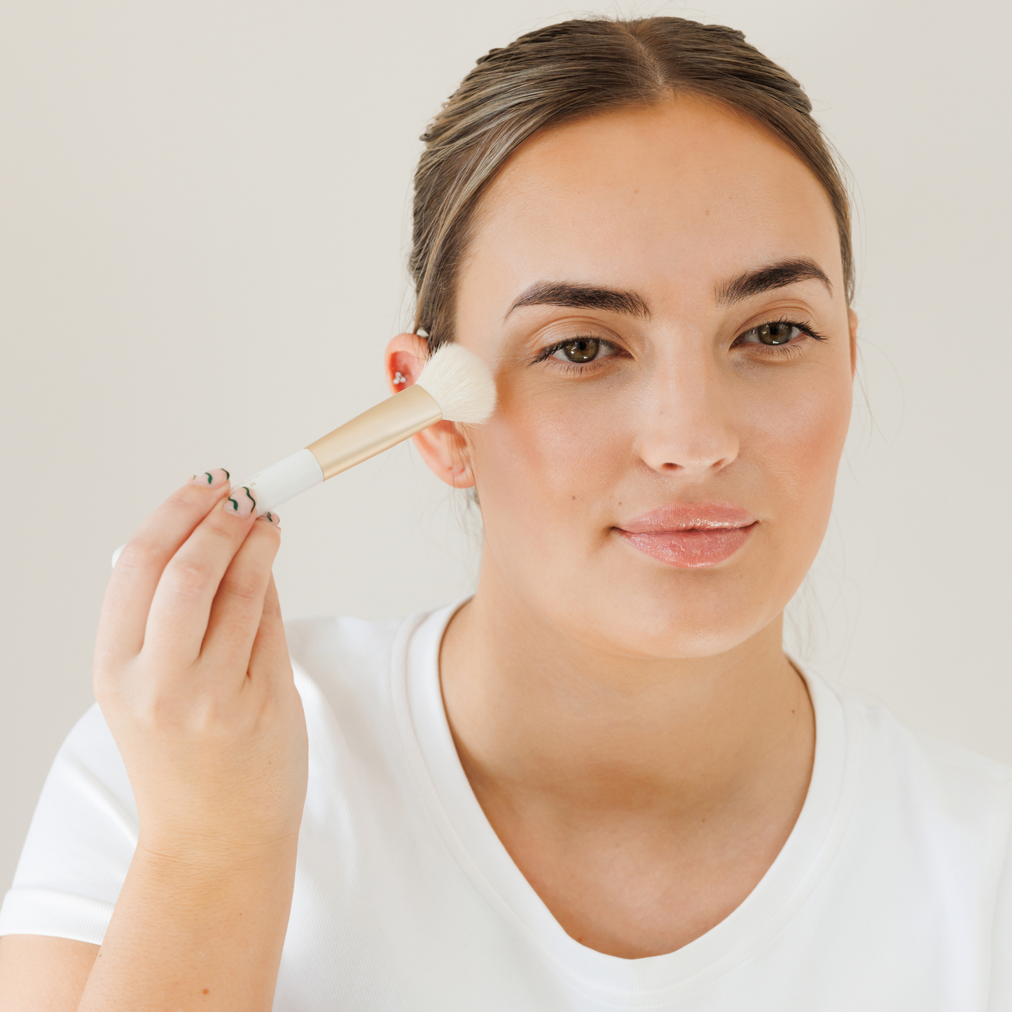 006 HIGHLIGHT & CONTOUR BRUSH