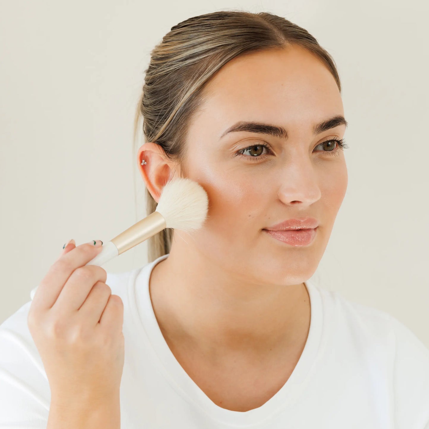 003 BLENDING POWDER BRUSH