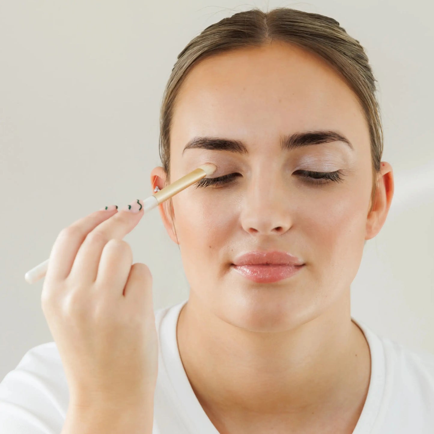 011  LIGHT EYESHADOW PLACER BRUSH