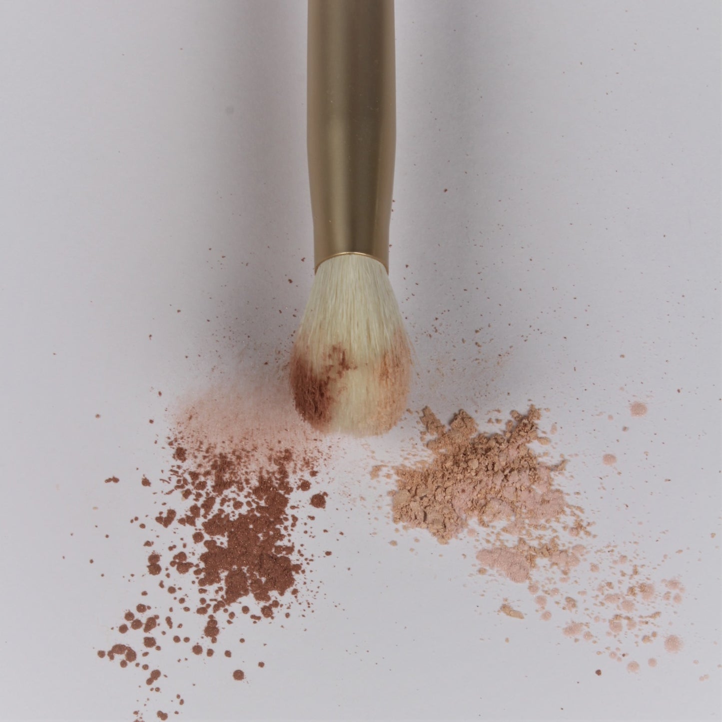 006 HIGHLIGHT & CONTOUR BRUSH