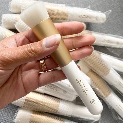 002  FLAWLESS FOUNDATION BRUSH