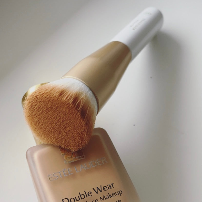 002  FLAWLESS FOUNDATION BRUSH